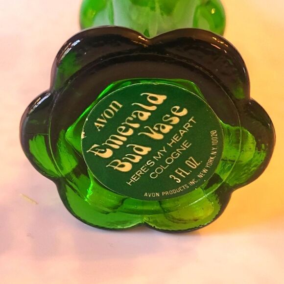 Vintage 60's Avon "Here's My Heart" Perfume Green Emerald Bud Vase Glass Bottle - Picture 2 of 4